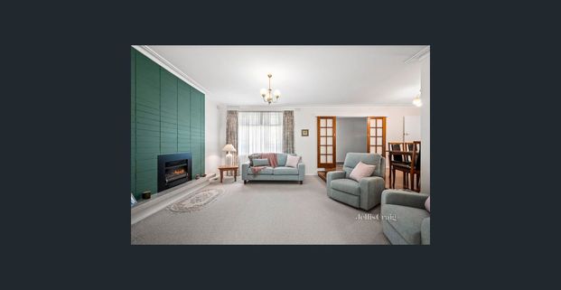 Spacious Four-Bedroom Family Home in a Prime Location - Photo 1