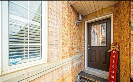 For Lease - 33 Warnford Circle, Ajax, Ontario - Photo 4