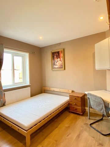 5 Bed Semi-Detached House, Mayfield Road, SO17 - Photo 5