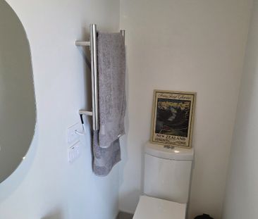 Sunny 2 Bedroom 2 Bathroom with one parking space near new family home - Photo 5