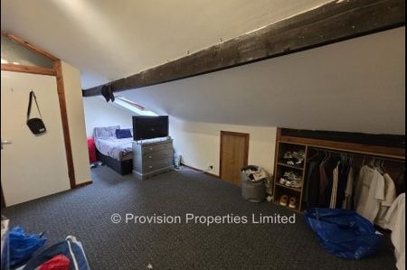 8 Bedroom Student House Ash Grove - Photo 3