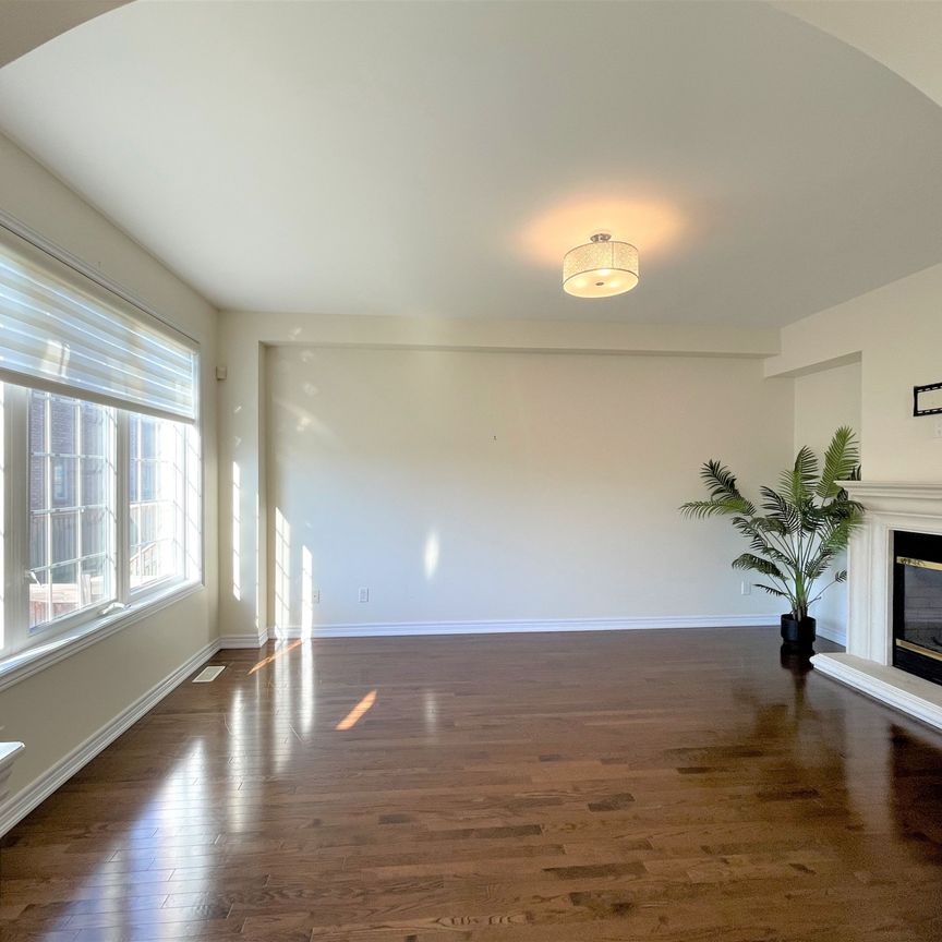 For Lease - 205 Vanda Drive, Vaughan, Ontario - Photo 1