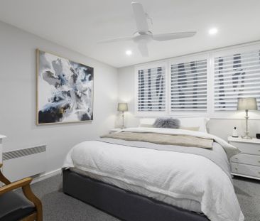 STYLISH MULTI-LEVEL HOME WITH ROOFTOP TERRACE & CITY VIEWS - Photo 3