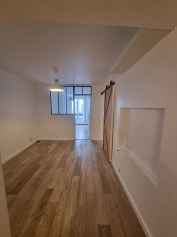 Location Appartement 3 pièces 57m² PARIS 10ème - Photo 2