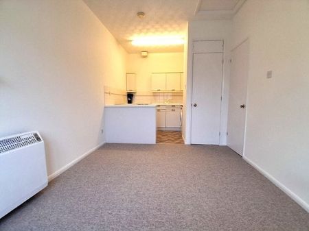 Tamarin Gardens, Cambridge £1,050 pcm ⓘ The monthly or weekly payment required by the landlord. Read our glossary page , 1 bedroom, flat, to let * Tenant info - Photo 3