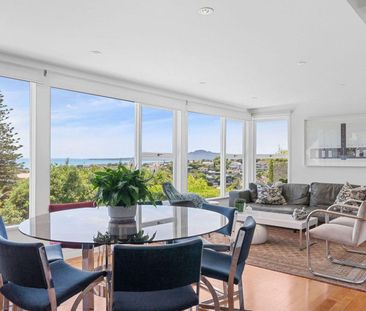 Executive Home on a Full Site with Swimming Pool - Photo 4