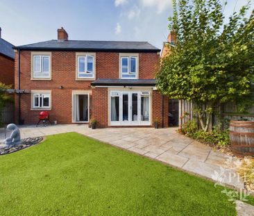 5 bedroom detached house to rent - Photo 2