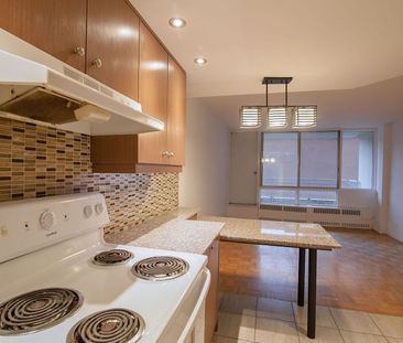 1975 Maisonneuve Blvd West, Montréal, QC - Photo 6
