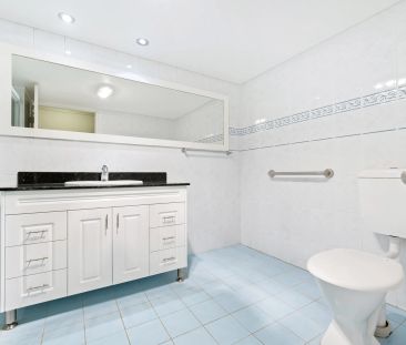 Generous Garden Apartment With Study - Photo 6