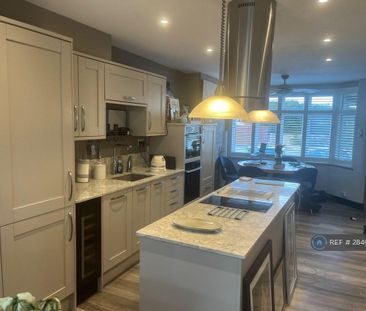 1 bedroom in a house share to rent - Photo 5