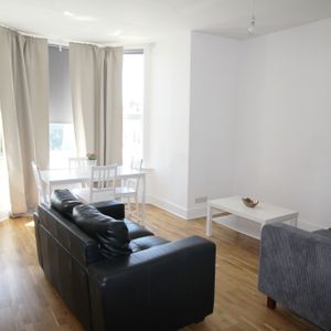 Flat 3, The Villa, LS3 1BU, Leeds - Photo 2