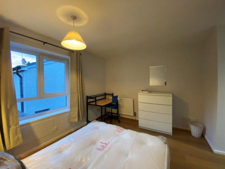 3 bedroom flat to rent - Photo 5