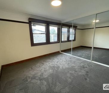 Large House! - Photo 4