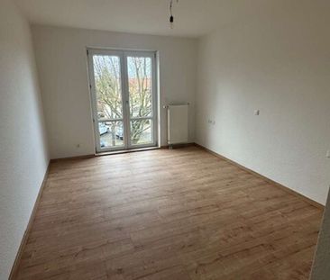 Frisch renovierte 3-Raum-Wohnung mit Balkon und Außenstellplatz! - Photo 5