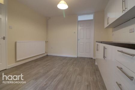 3 bedroom terraced house to rent - Photo 4