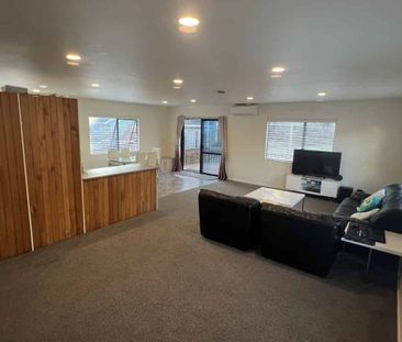 Sunny 3 bedroom home - Photo 2