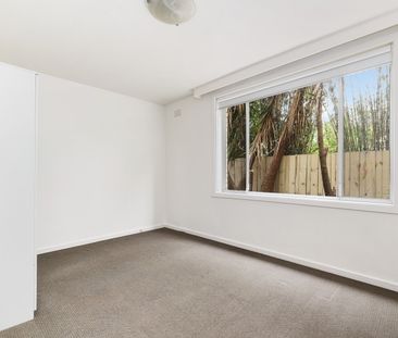 Ground Floor Two-Bedroom Apartment with Spacious Courtyard – Prime ... - Photo 5