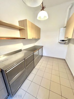 SANIERTES ALTBAUJUWEL: UNBEFRISTETE 133 m2 4-ZIMMER-WOHNUNG, WG-GEEIGNET, PROVISIONSFREI IN U4/U6 NÄHE ZU MIETEN. - Photo 1