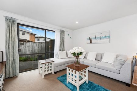 This well presented two bedroom townhouse is set in a handy location, just a short distance from Waikato Hospital and the CBD - ideal for hospital staff wanting a quick commute to work. - Photo 5