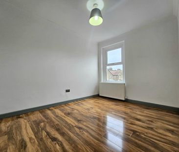 3 bedroom end of terrace house to rent - Photo 4