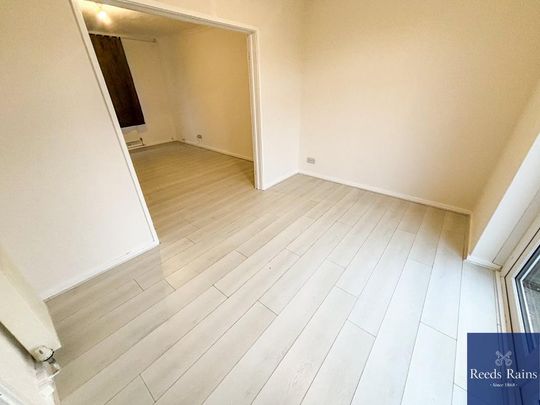 3 bedroom end of terrace house to rent - Photo 1
