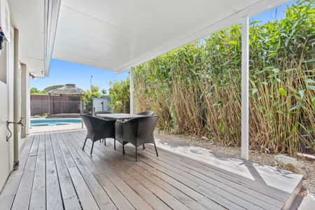 Stunning Family Home in Broadbeach Waters - Photo 5