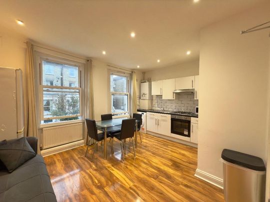 4 bedroom flat to rent - Photo 1