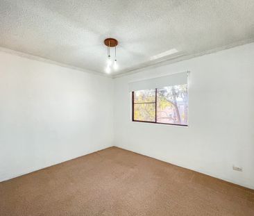 Spacious Two Bedroom Unit close to amenities - Photo 6