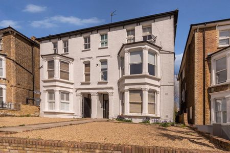 1 bedroom Flat To Let Total Size: 325 SQ FT - Photo 2