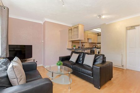 Stanmore Mount, Headingley, LS4 2RH - Photo 2