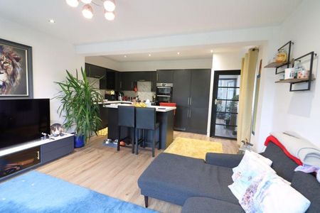 3 bedroom end of terrace house to rent - Photo 5