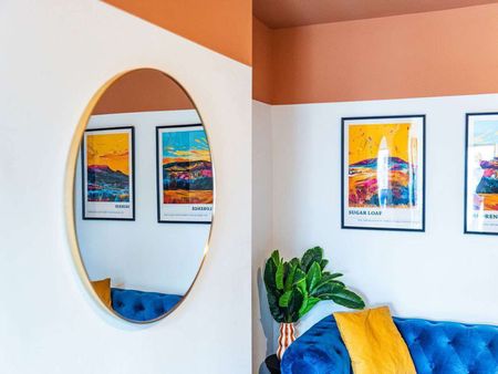 Newley refurbished property close to UHW Room 3 - Photo 5