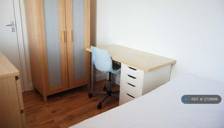 1 bedroom in a house share to rent - Photo 4