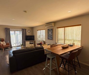 Easy Living - Convenient Location - Photo 2