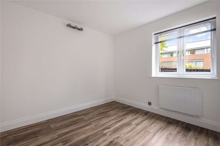 A two bedroom centrally located apartment refurbished to a high standard. - Photo 3