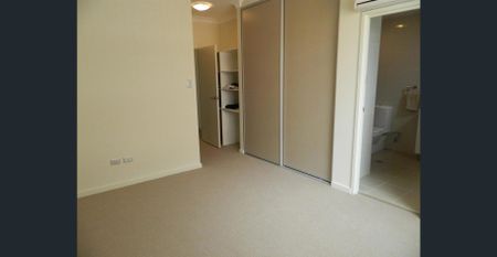 Contemporary And Spacious Apartment, Excellent Location - Close to all Amenities - Photo 2