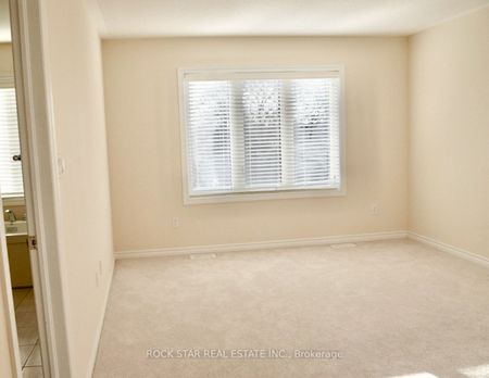 Townhouse For Lease | E8134042 - Photo 3