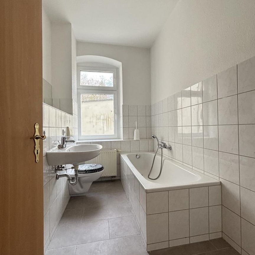 Schöne 2-R.-Altbau-Wohnung mit Wanne & Gartenmitbenutzung! - Photo 1