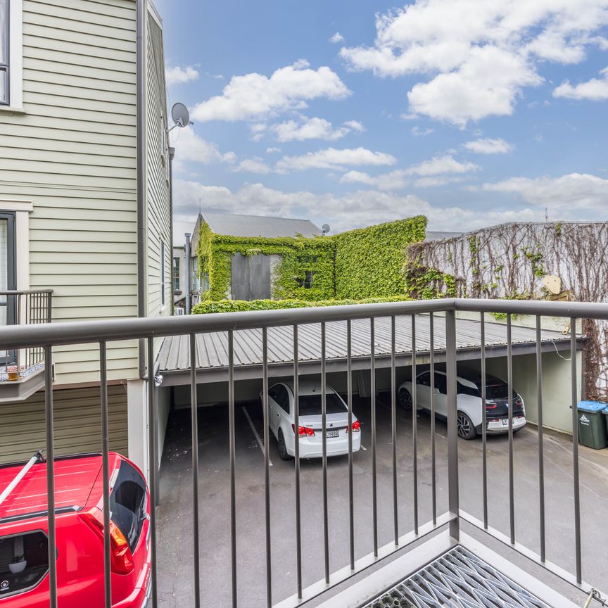 City Fringe Townhouse - Photo 1