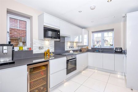 4 bedroom detached house to rent - Photo 5