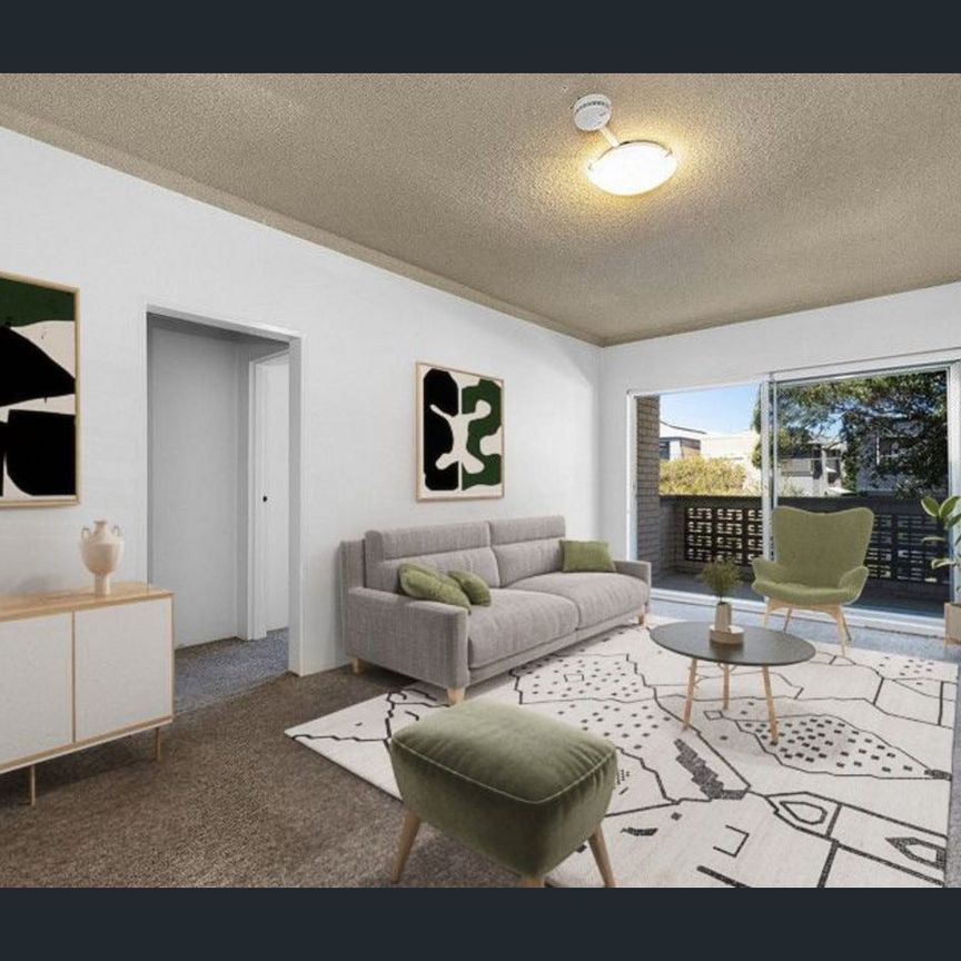 Two Bedroom Apartment with Lock Up Garage - Photo 1