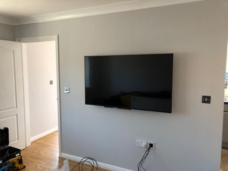 2 bed Detached in Livingston Avenue Wythenshawe, Manchester, M22 1BY - Photo 2