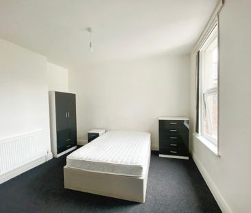 4 bedroom terraced house to rent - Photo 2