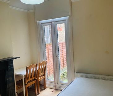 Room in a Shared House, Warham Road, N4 - Photo 3