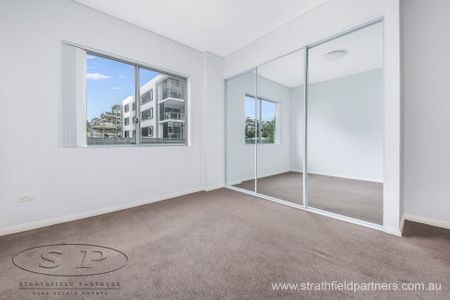 Modern 2 Bedroom Apartment - Photo 2