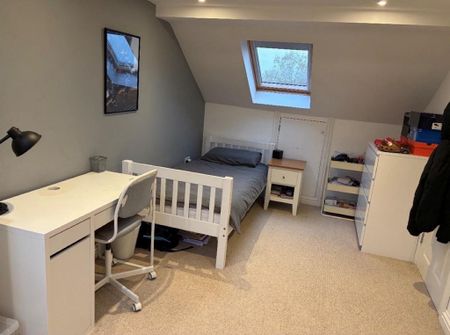 5 bedroom detached house to rent - Photo 2