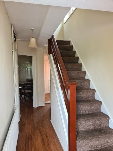 5 Bed Semi-Detached House, Beaconsfield, LU2 - Photo 2