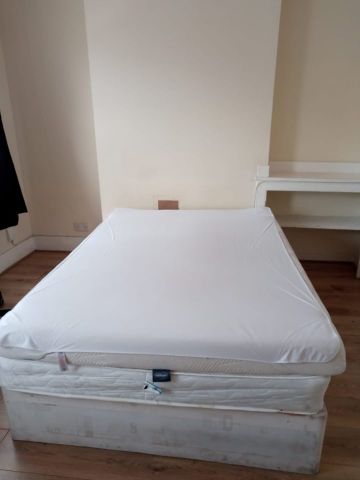 Room in a Shared House, Albert Square, E15 - Photo 5