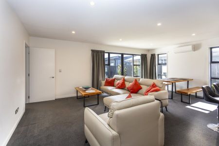 Spacious and private 3-bedroom family home! - Photo 3