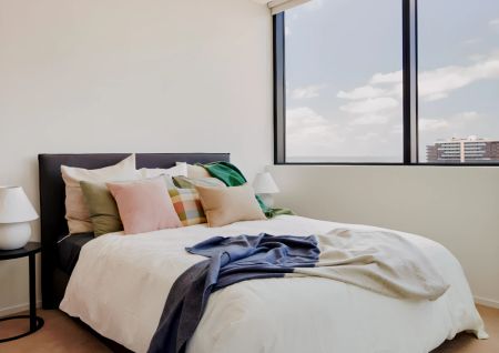 Compact 1 Bed Apartment - Photo 2